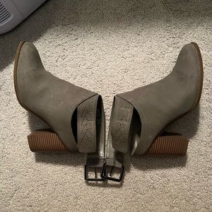 American Eagle open back booties